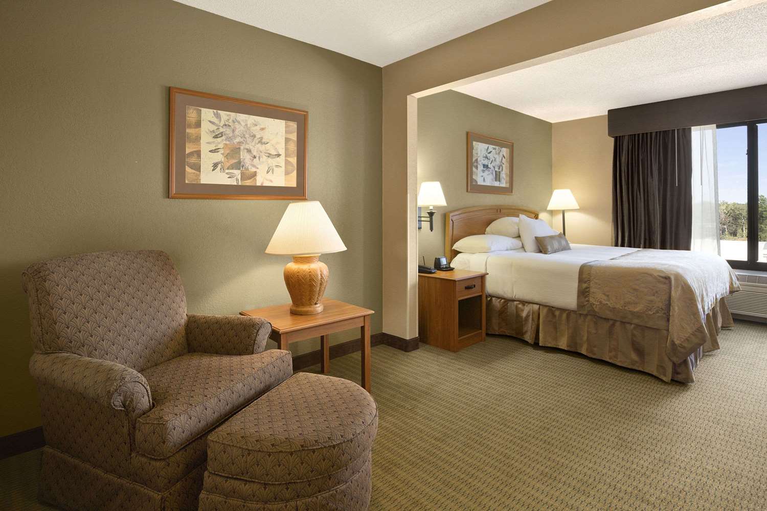 Wingate By Wyndham Hotel Little Rock Ar - See Discounts