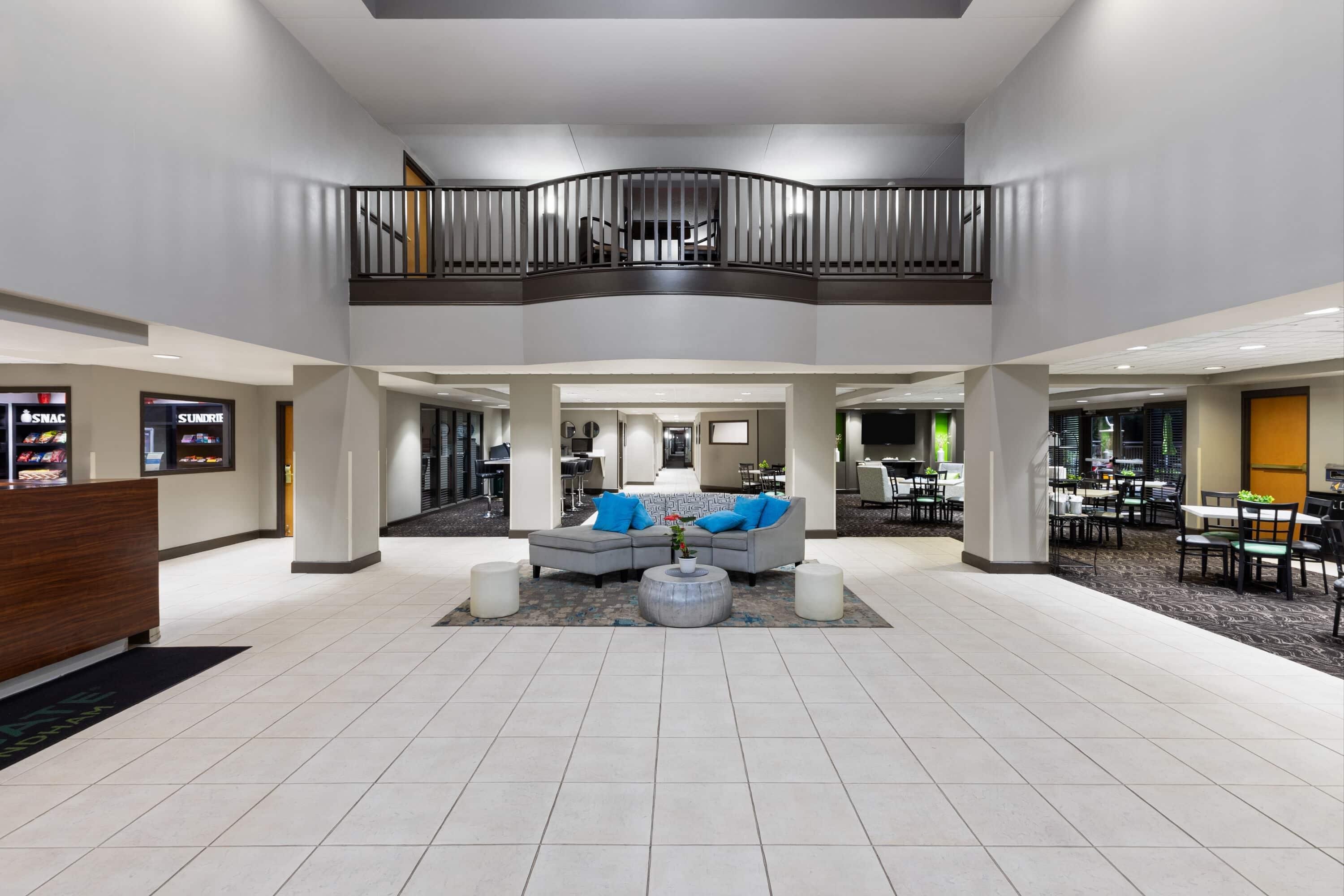 Lobby | Wingate by Wyndham Little Rock