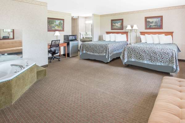 Suite - Days Inn & Suites Brinkley - I-40, Exit 216