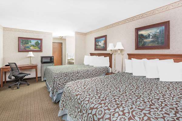 Suite - Days Inn & Suites Brinkley - I-40, Exit 216