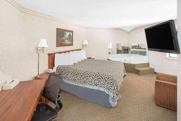 Suite - Days Inn & Suites Brinkley - I-40, Exit 216