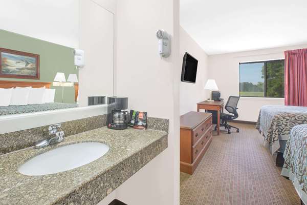  - Days Inn & Suites Brinkley - I-40, Exit 216