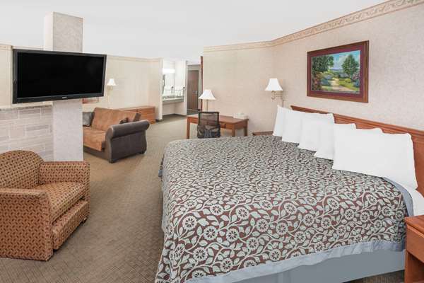 Suite - Days Inn & Suites Brinkley - I-40, Exit 216