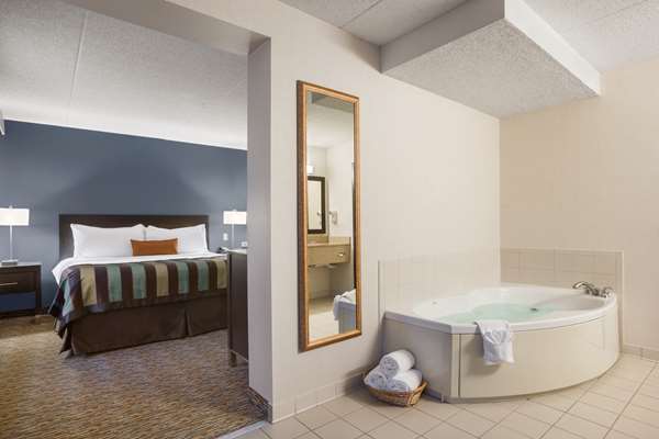 Suite - Wingate by Wyndham Hotel Sylvania