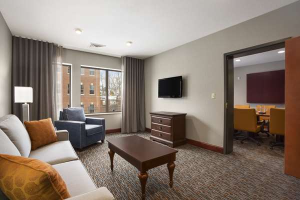 Suite - Wingate by Wyndham Hotel Sylvania
