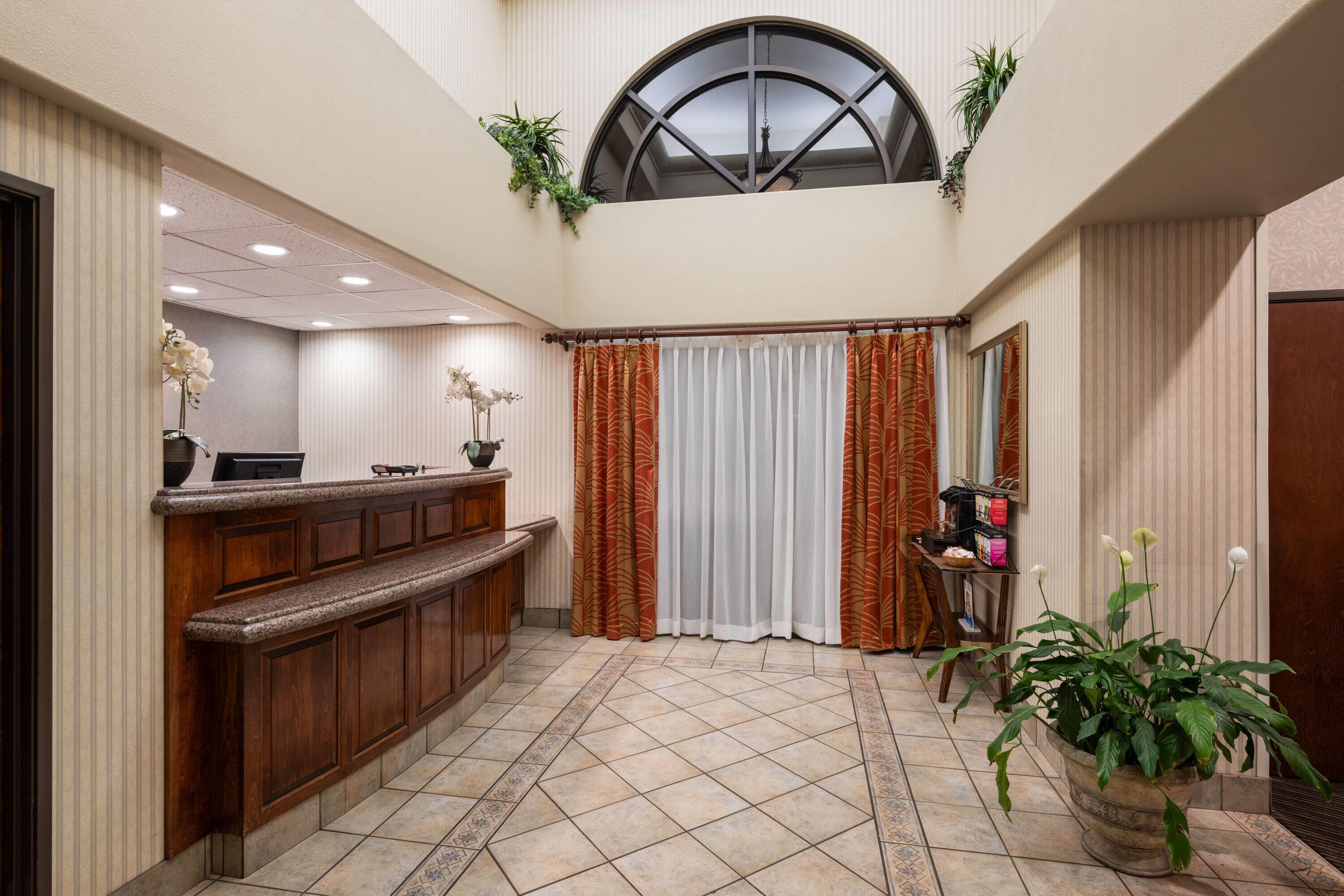 Lobby | Hawthorn Suites by Wyndham Napa Valley