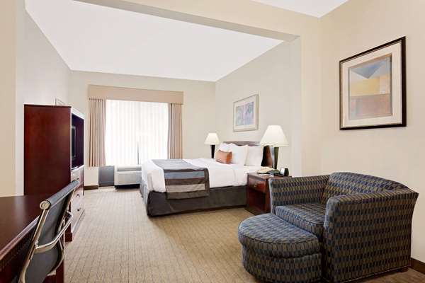  - Wingate by Wyndham Hotel Destin Beach