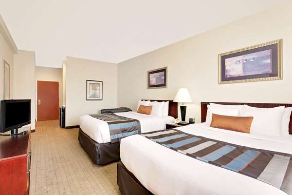  - Wingate by Wyndham Hotel Destin Beach