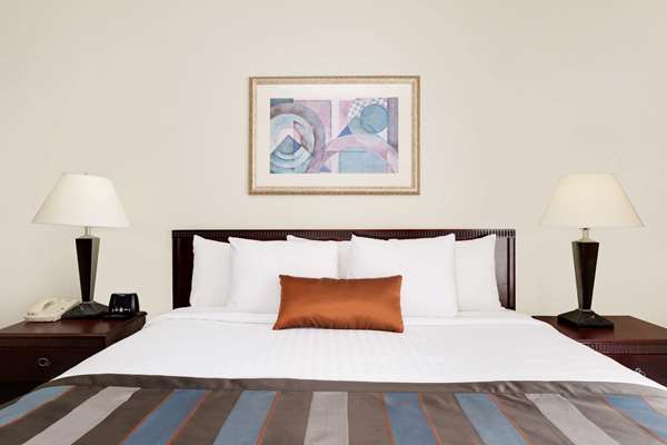  - Wingate by Wyndham Hotel Destin Beach