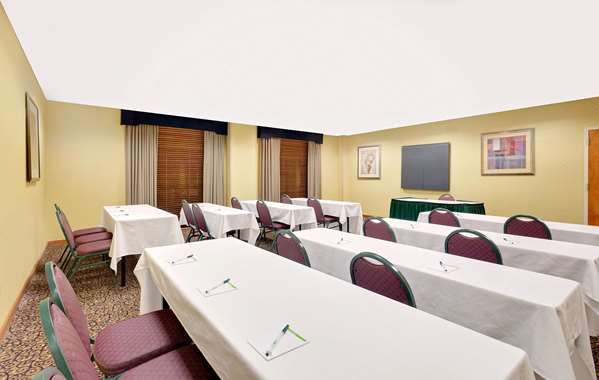  - Wingate by Wyndham Hotel Destin Beach