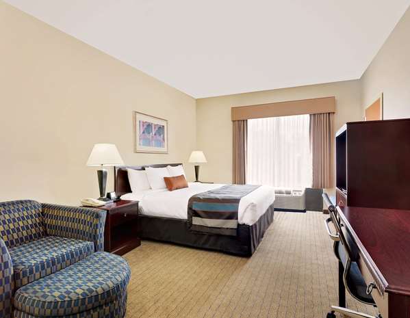  - Wingate by Wyndham Hotel Destin Beach