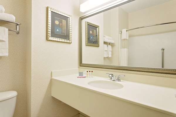  - Wingate by Wyndham Hotel Destin Beach