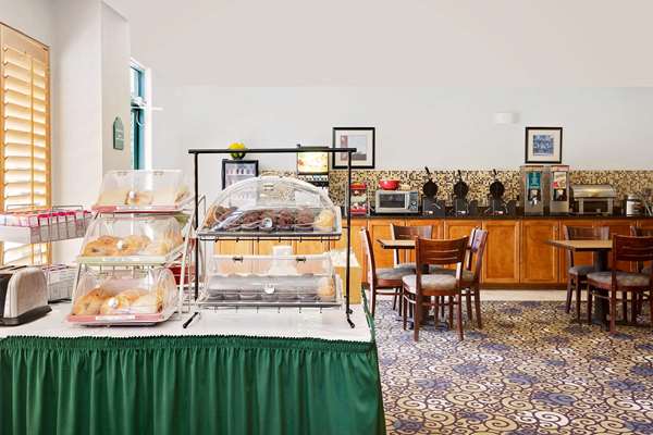  - Wingate by Wyndham Hotel Destin Beach