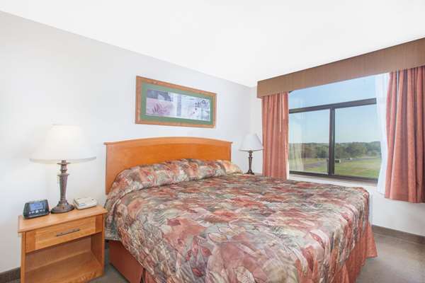 Suite - Wingate by Wyndham Hotel Bentonville