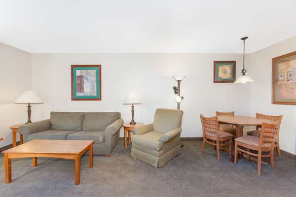 Suite - Wingate by Wyndham Hotel Bentonville