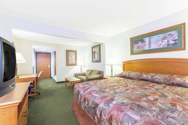 Suite - Wingate by Wyndham Hotel Bentonville