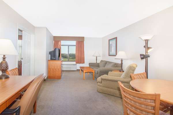 Suite - Wingate by Wyndham Hotel Bentonville