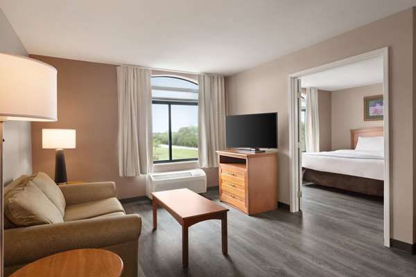 Suite - Wingate by Wyndham Hotel Bentonville