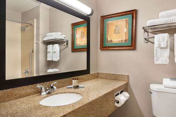  - Wingate by Wyndham Hotel Bentonville