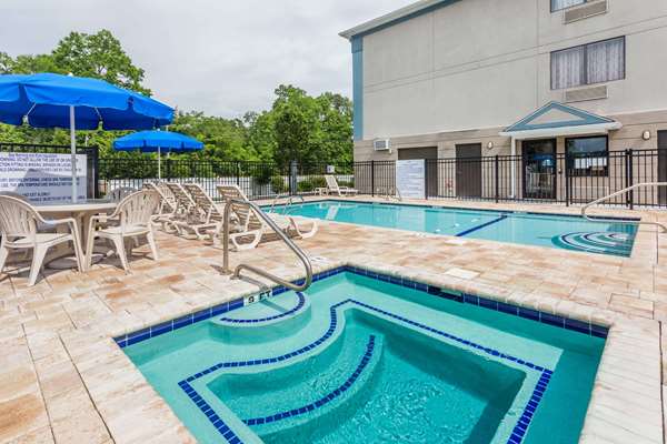 Pool - Days Inn Jesup