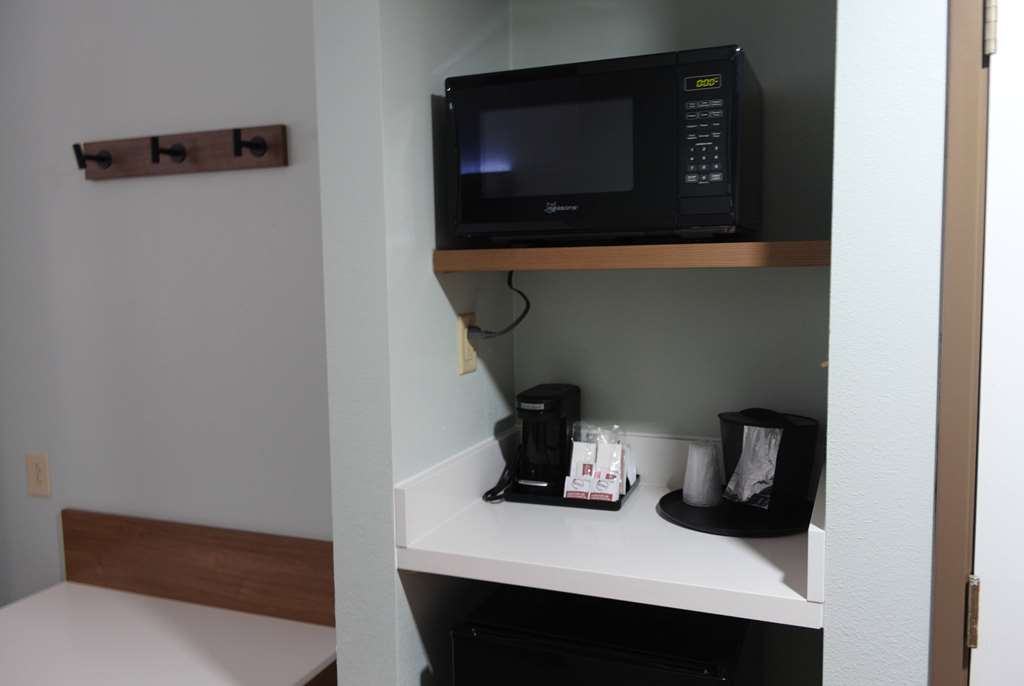 WINGATE BY WYNDHAM PARKERSBURG/VIEN-guestroom-Guest Room,On-Site.jpg