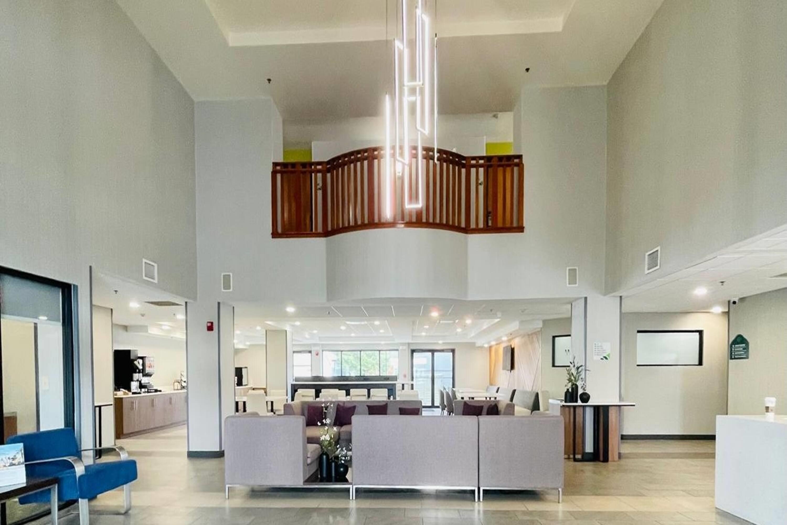 Lobby | Wingate by Wyndham Parkersburg - Vienna