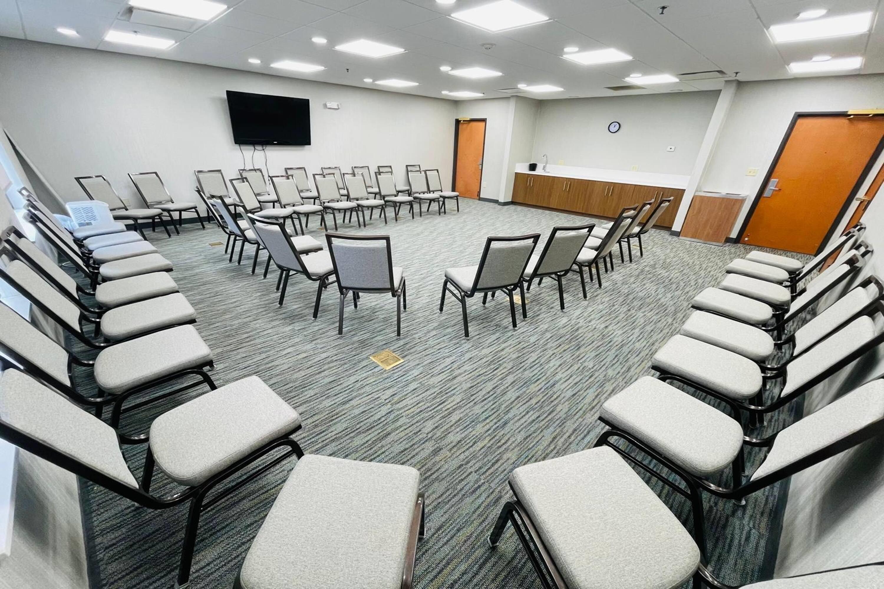 Meeting Room | Wingate by Wyndham Parkersburg - Vienna