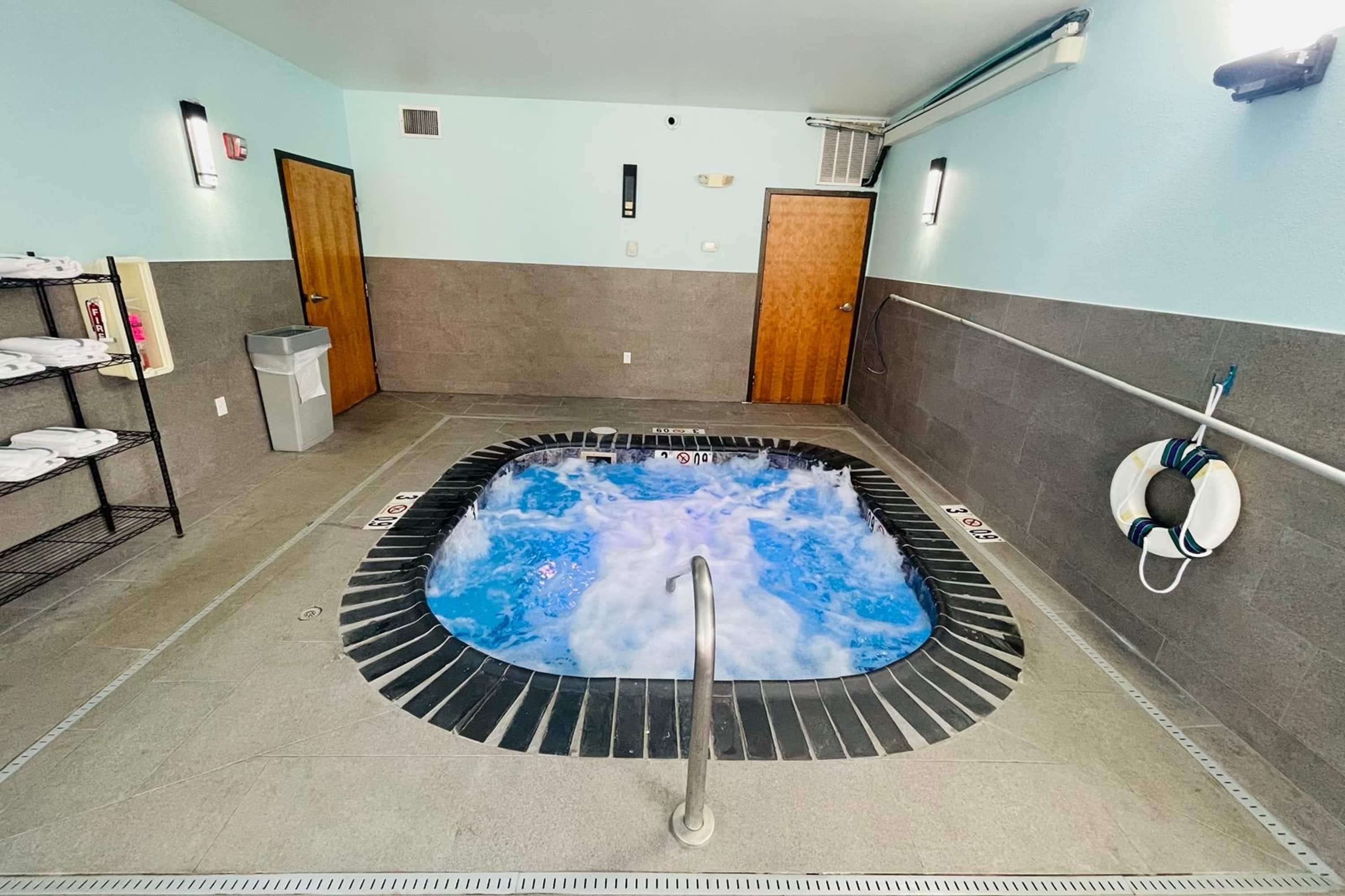 Pool | Wingate by Wyndham Parkersburg - Vienna