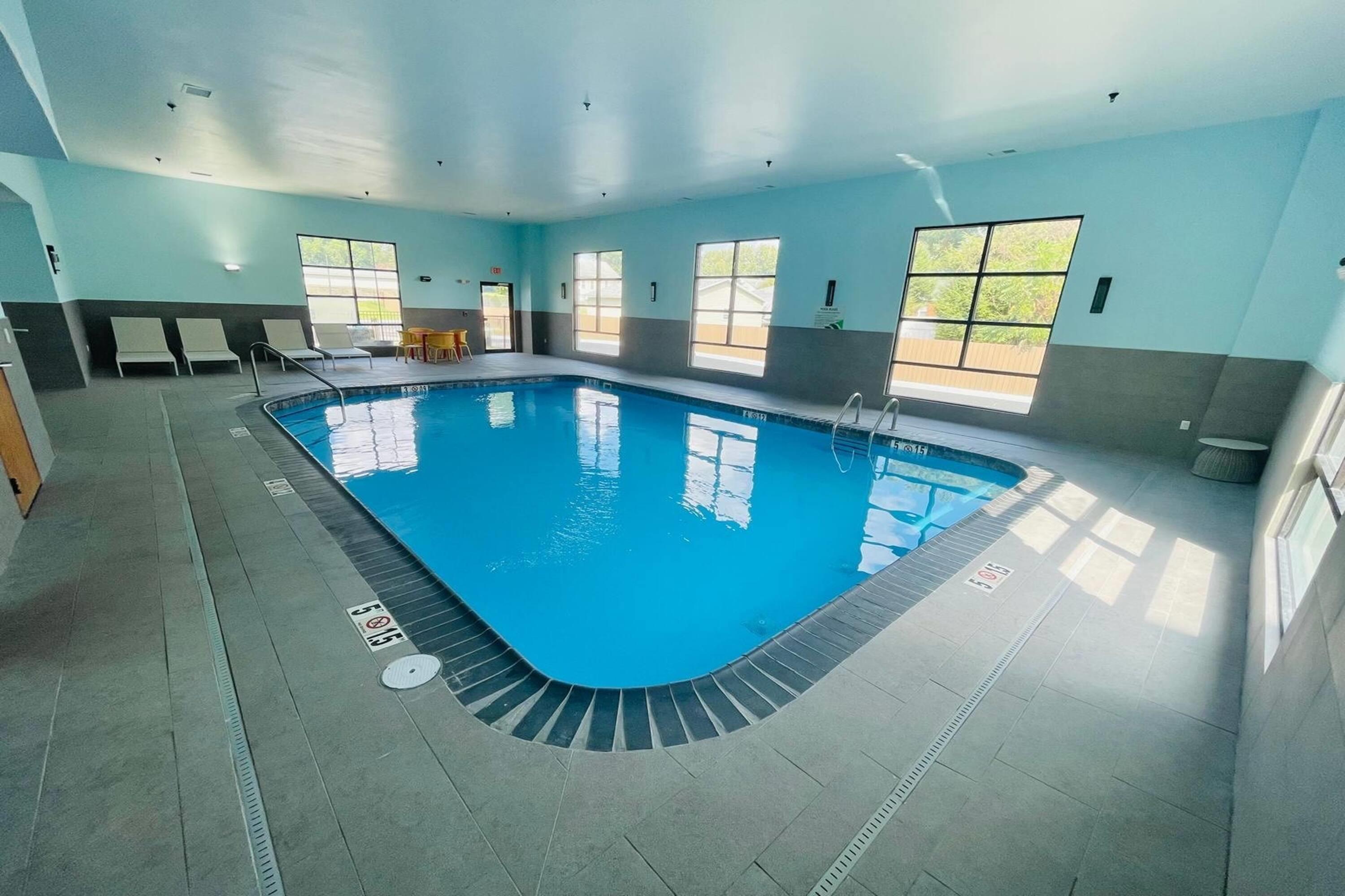 Pool | Wingate by Wyndham Parkersburg - Vienna
