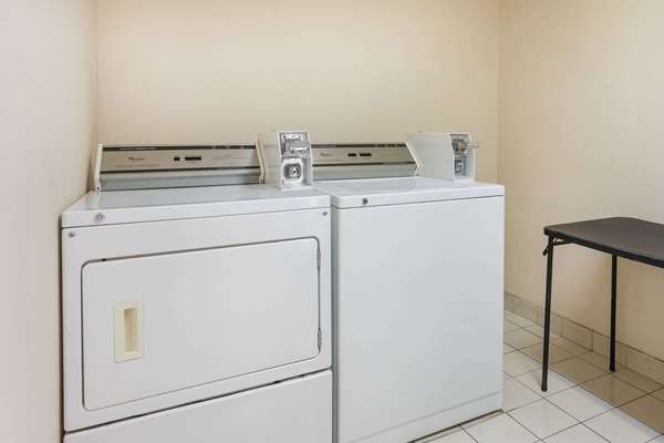 Amenities - Days Inn Eunice