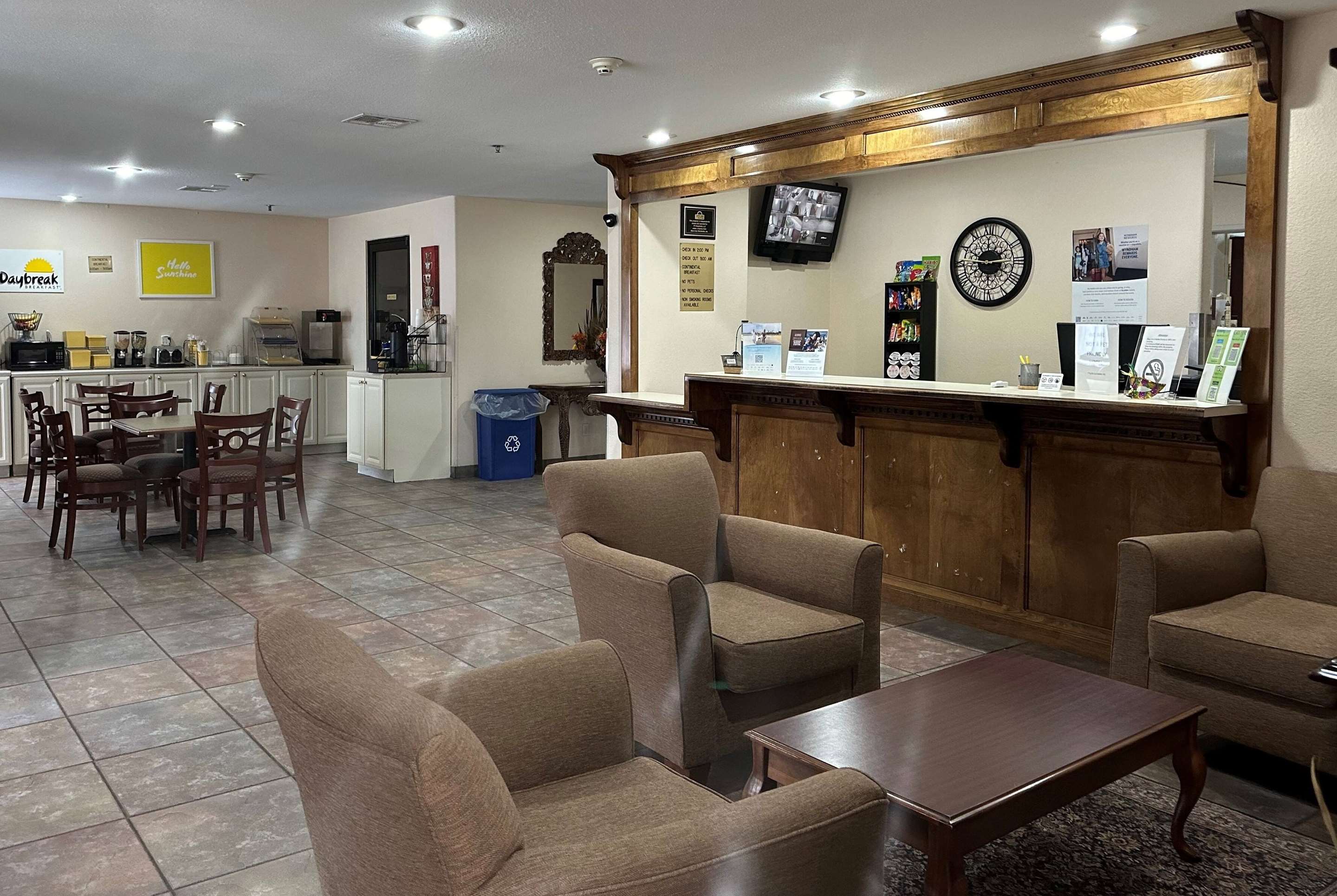 Lobby | Days Inn & Suites by Wyndham Eunice