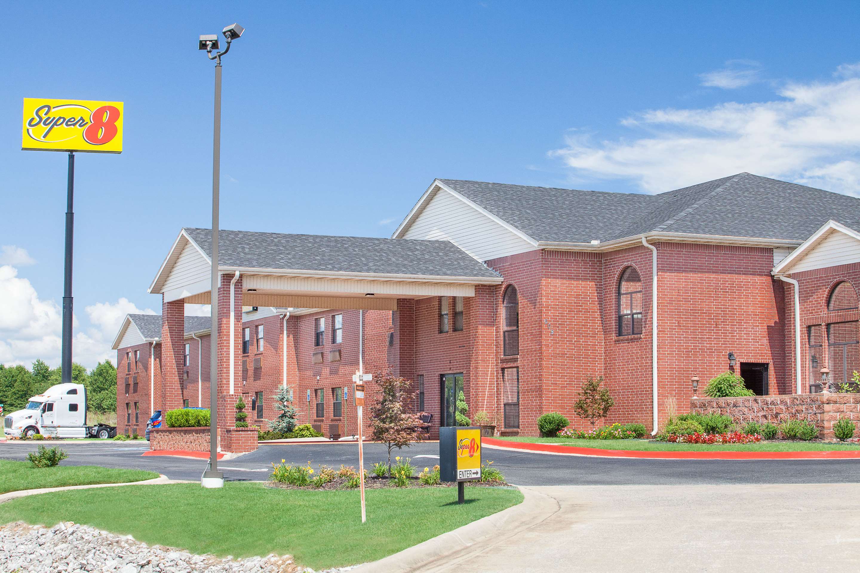 Exterior | Super 8 by Wyndham Lowell/Bentonville/Rogers Area