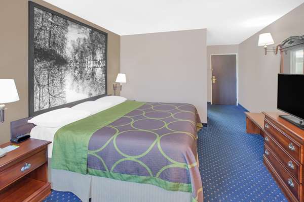  - Super 8 Hotel Lowell - I-540, Exit 78