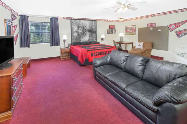 Suite - Super 8 Hotel Lowell - I-540, Exit 78