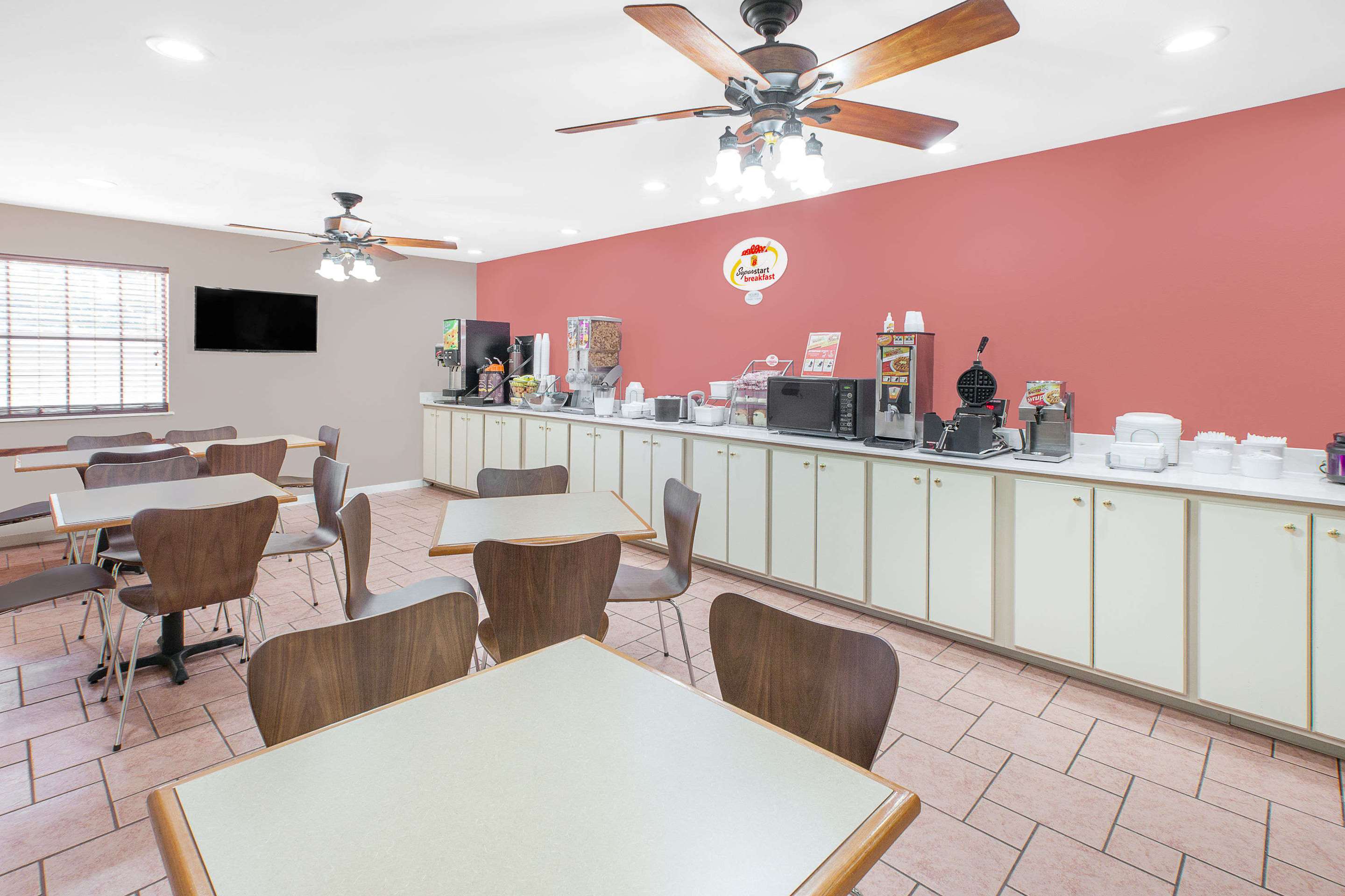 Property amenity | Super 8 by Wyndham Lowell/Bentonville/Rogers Area