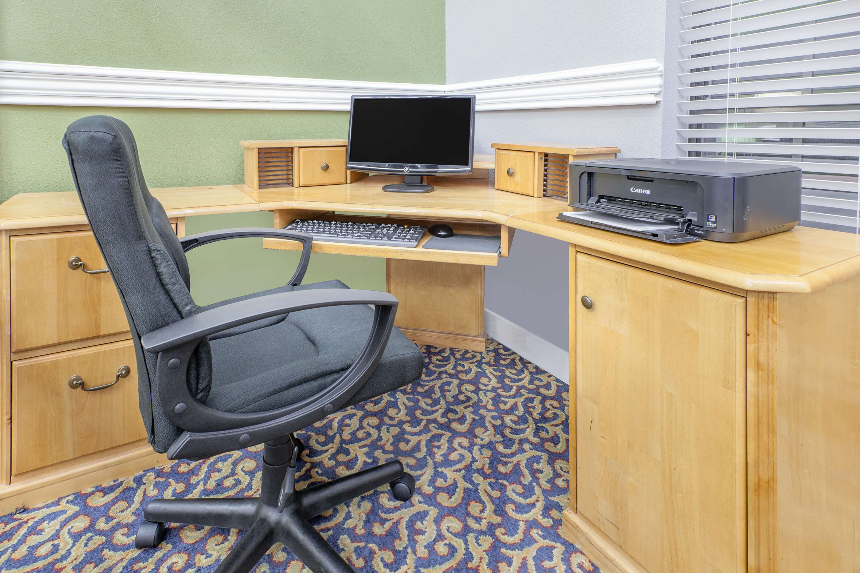 Business Center | Super 8 by Wyndham Lowell/Bentonville/Rogers Area