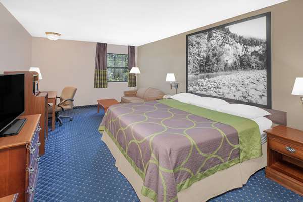 Suite - Super 8 Hotel Lowell - I-540, Exit 78