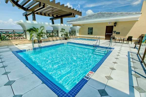 Pool - Ramada Plaza Resort International Drive Orlando - I-4, Exits 75A & 75B