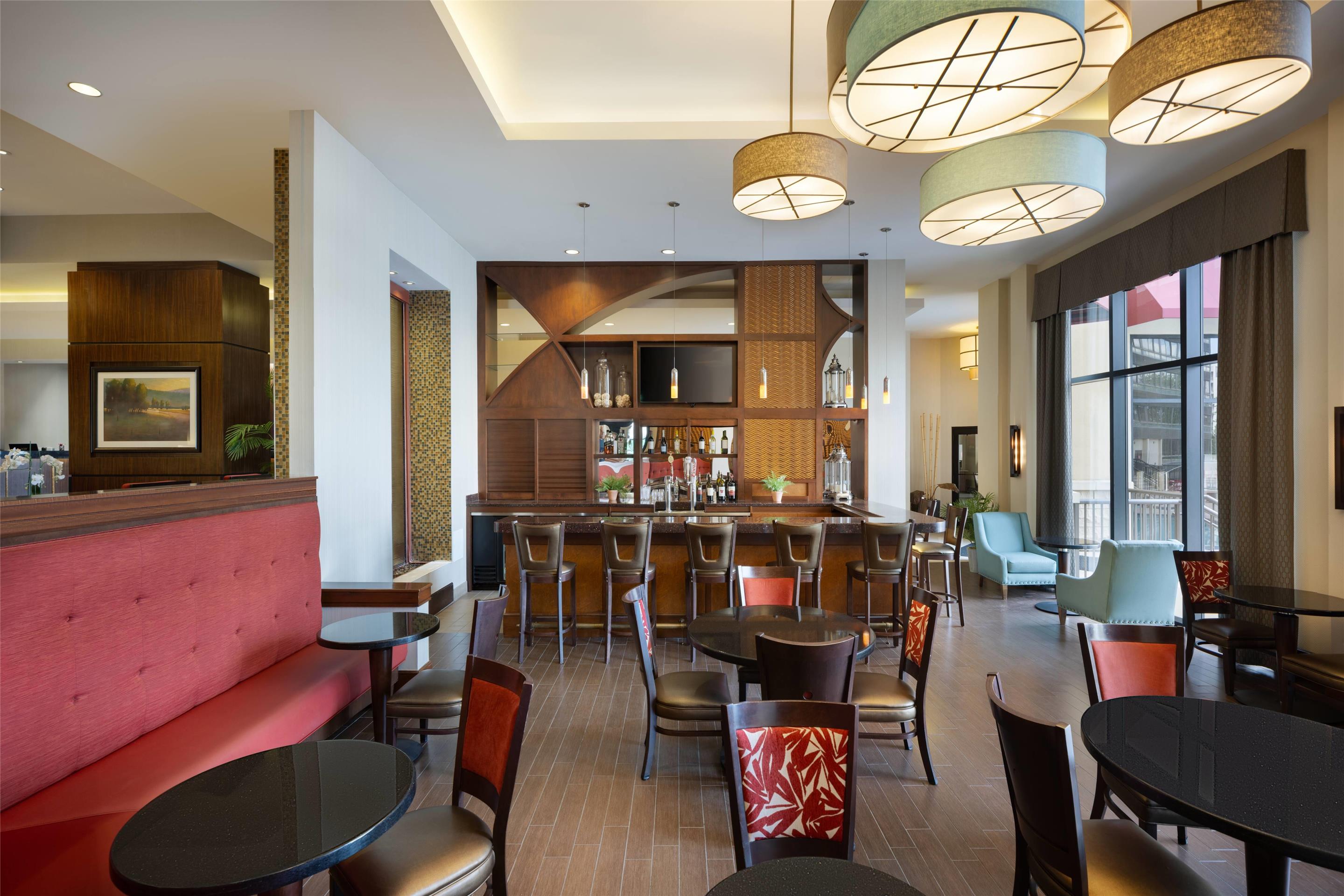 Lobby | Ramada Plaza Resort & Suites by Wyndham Orlando Intl Drive