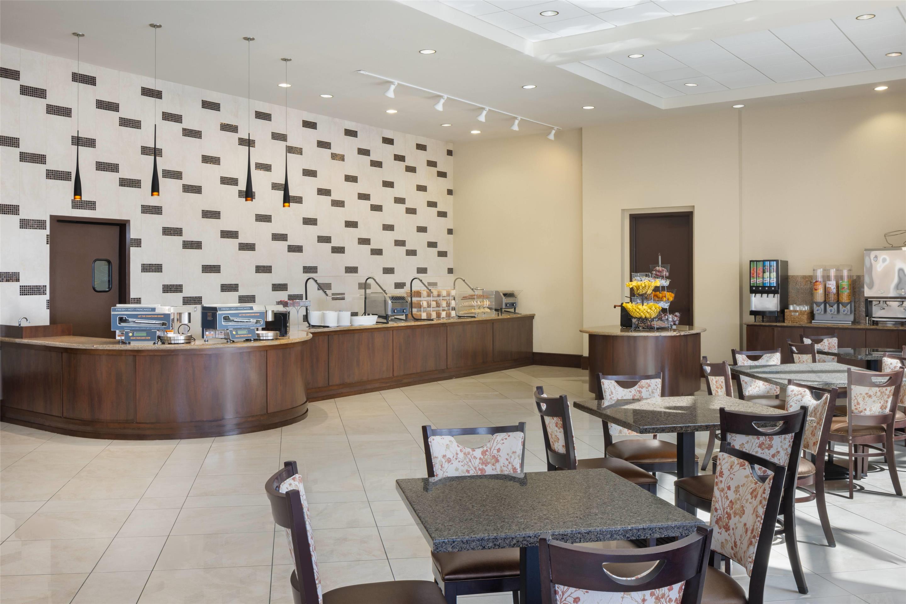 Breakfast Area | Ramada Plaza Resort & Suites by Wyndham Orlando Intl Drive