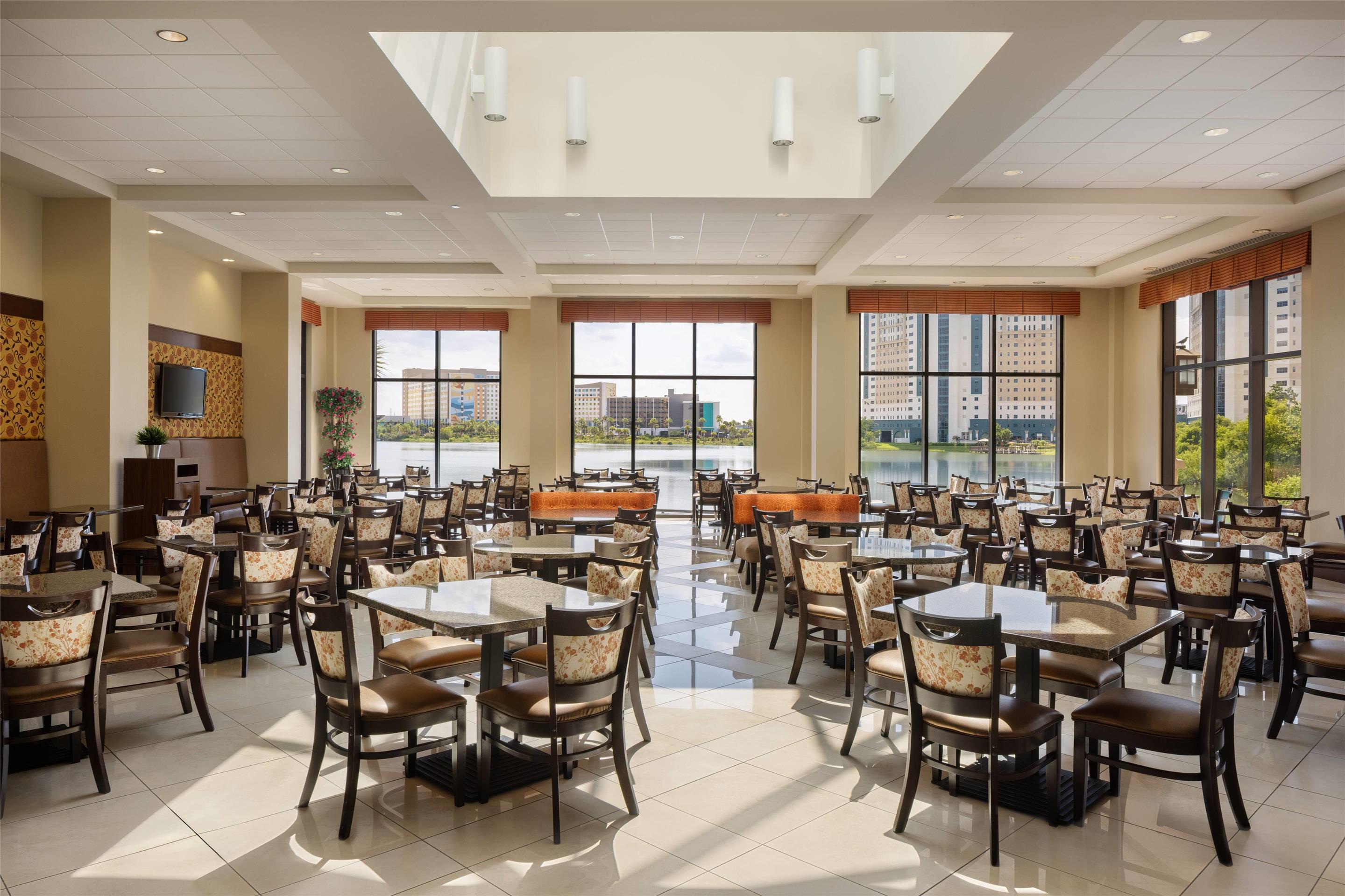 Breakfast Area | Ramada Plaza Resort & Suites by Wyndham Orlando Intl Drive
