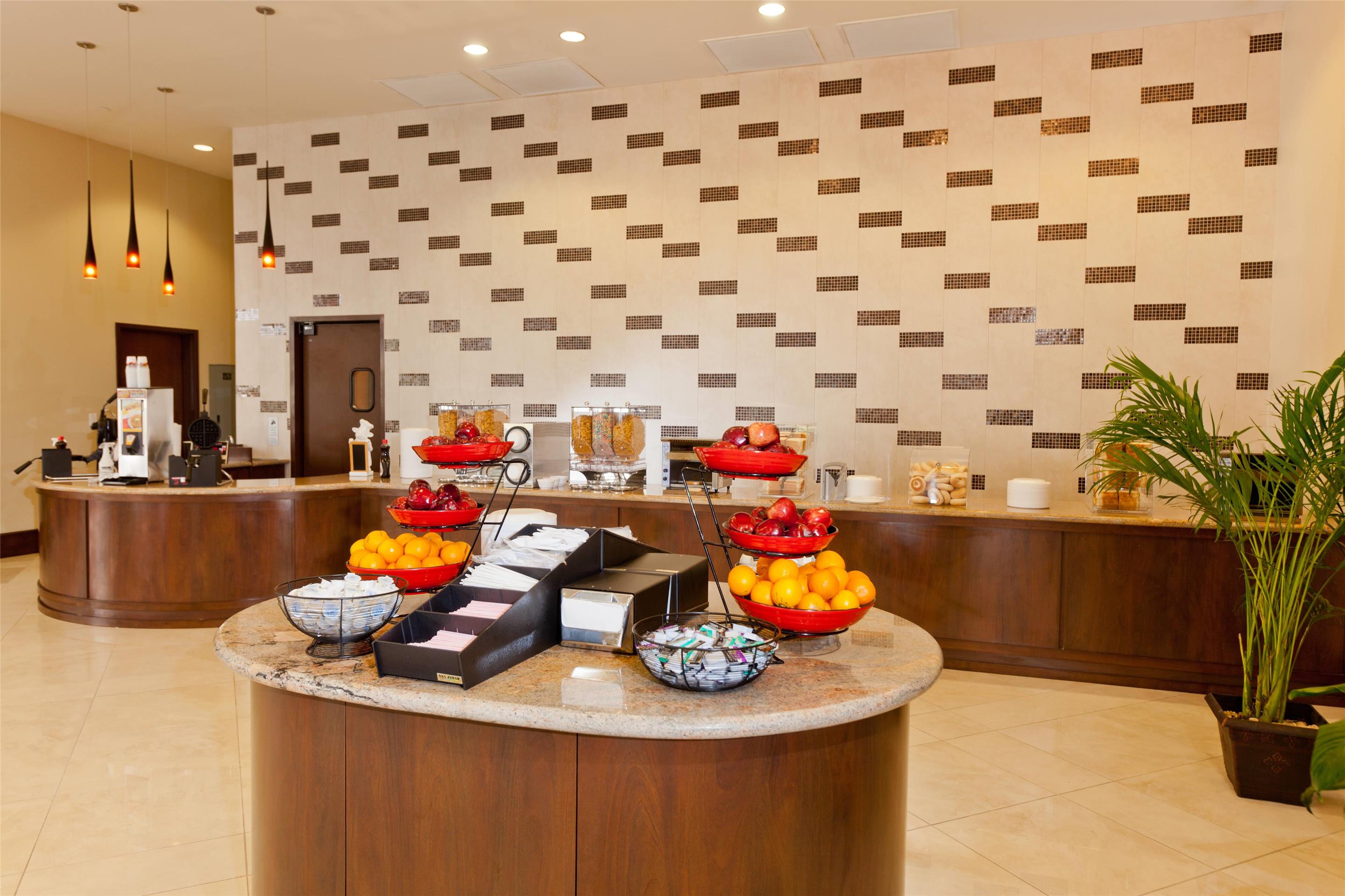 Breakfast Area | Ramada Plaza Resort & Suites by Wyndham Orlando Intl Drive