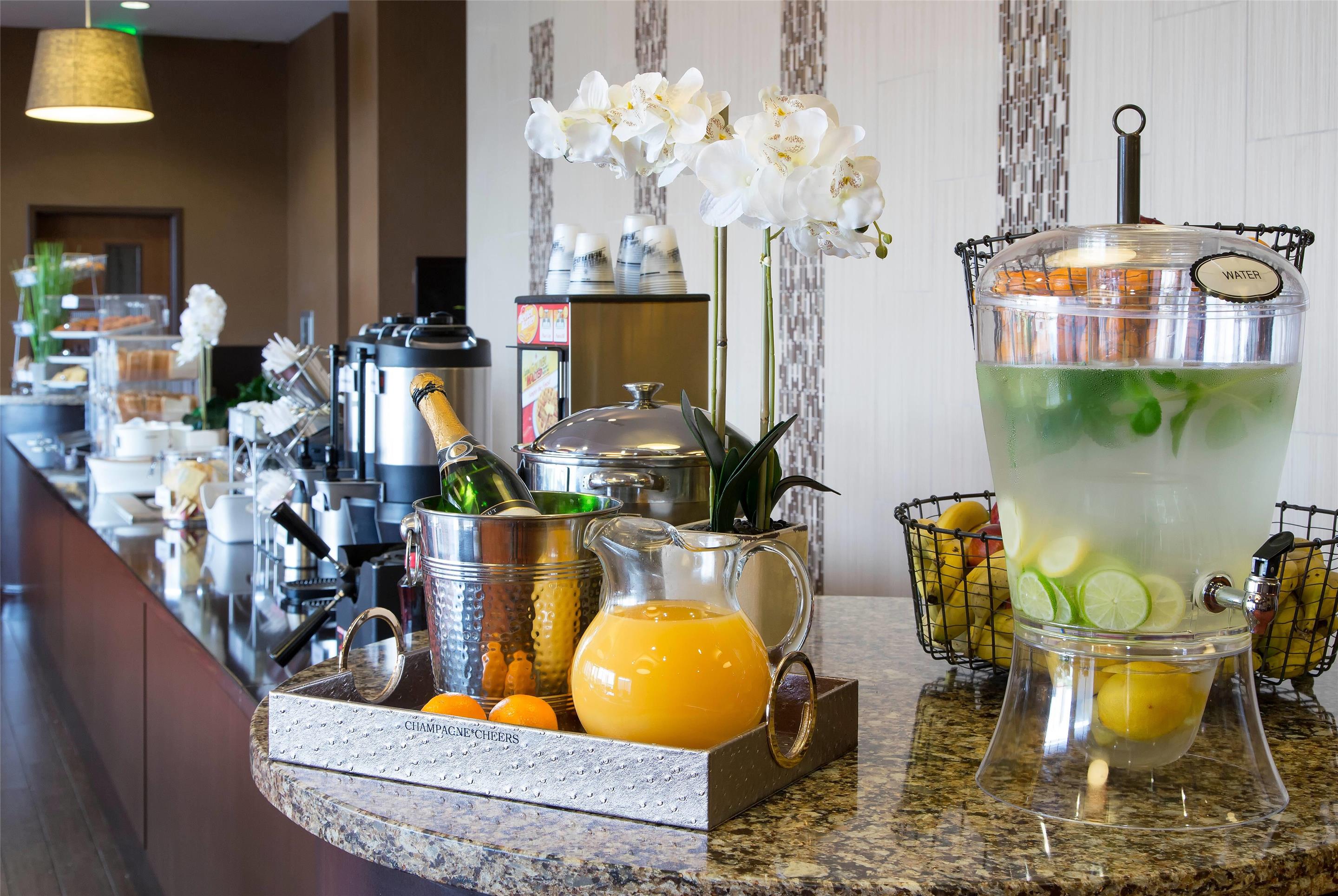 Breakfast Area | Ramada Plaza Resort & Suites by Wyndham Orlando Intl Drive
