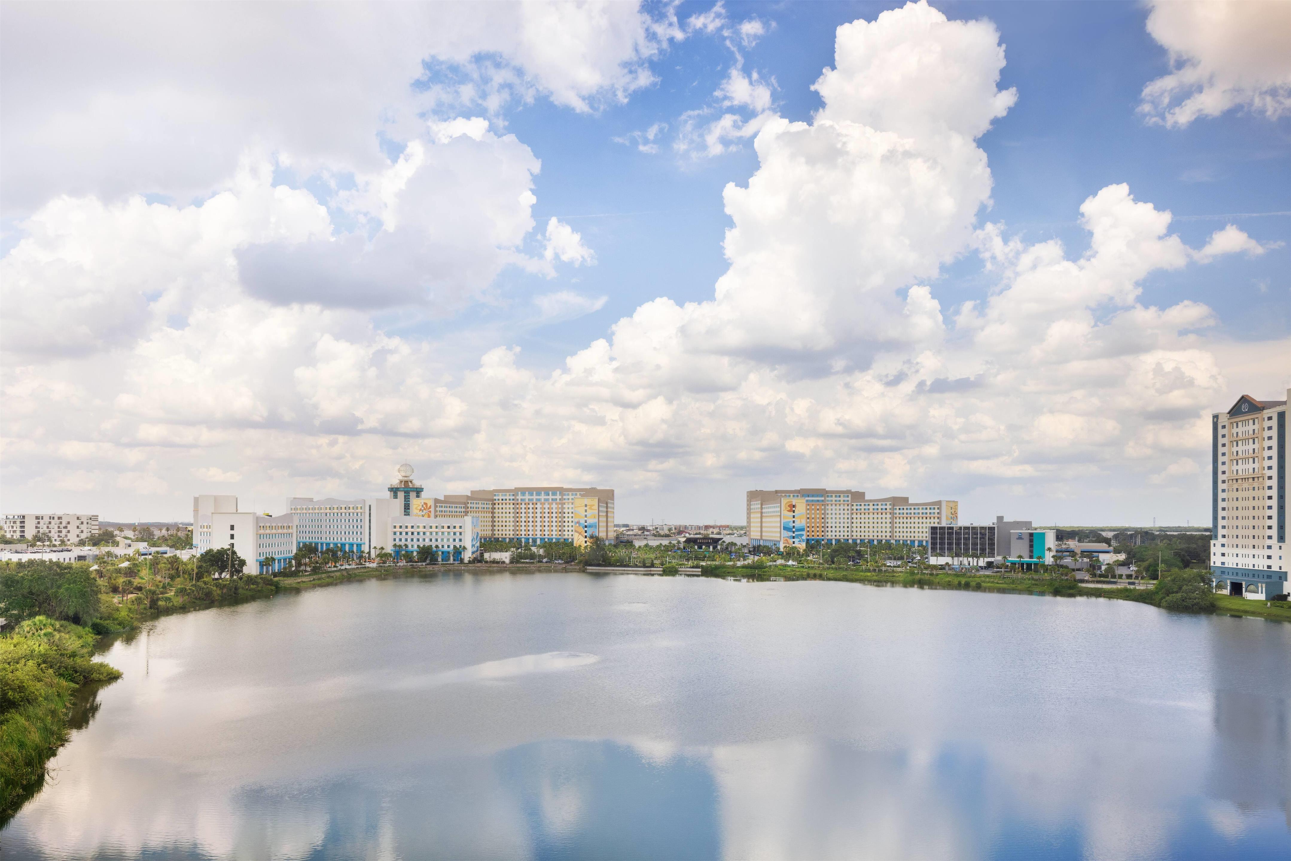 Exterior | Ramada Plaza Resort & Suites by Wyndham Orlando Intl Drive
