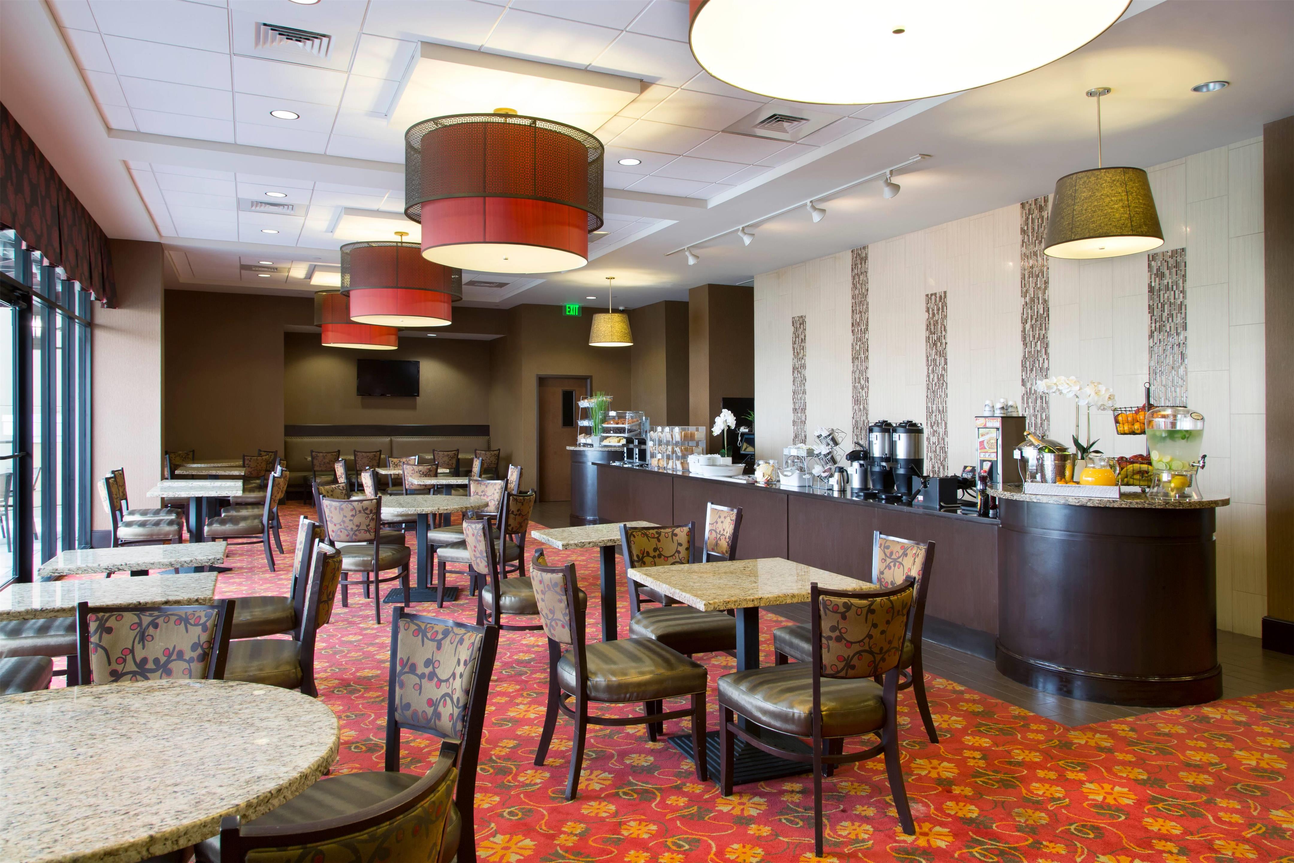 Breakfast Area | Ramada Plaza Resort & Suites by Wyndham Orlando Intl Drive