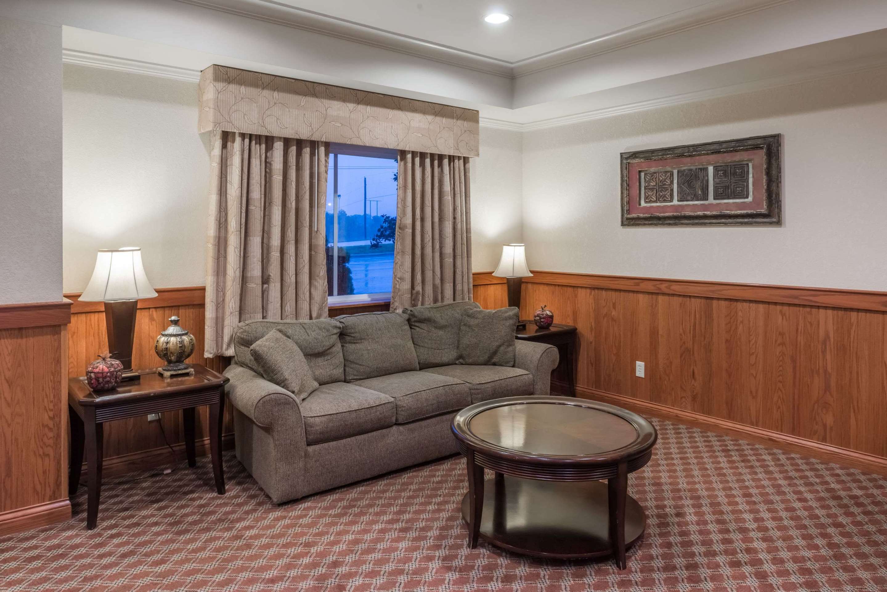Lobby | Super 8 by Wyndham St Robert Ft Leonard Wood Area