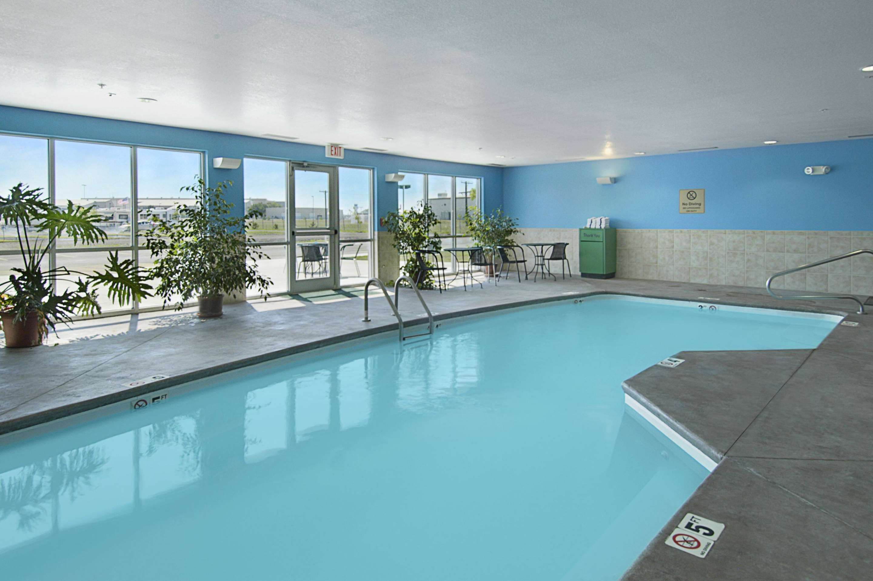 Pool | Super 8 by Wyndham Topeka at Forbes Landing