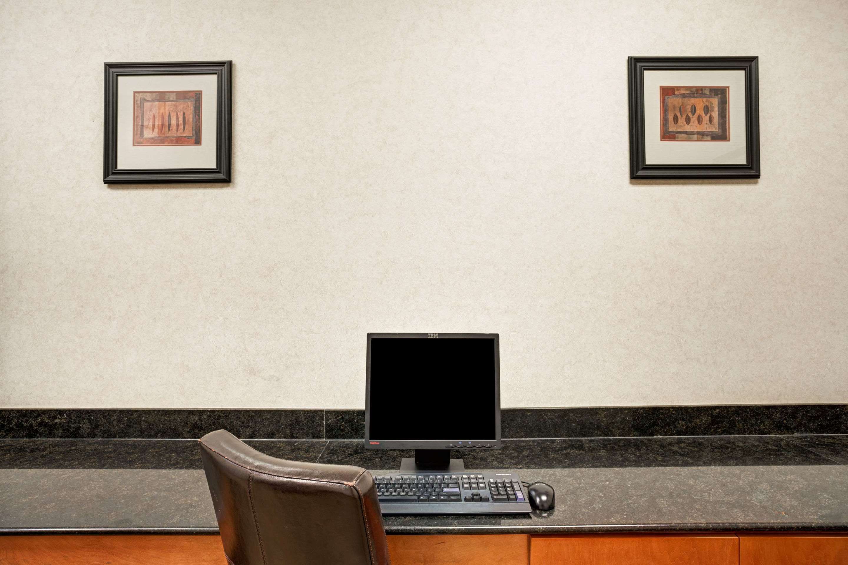 Business Center | Wingate by Wyndham Atlanta Airport Fairburn