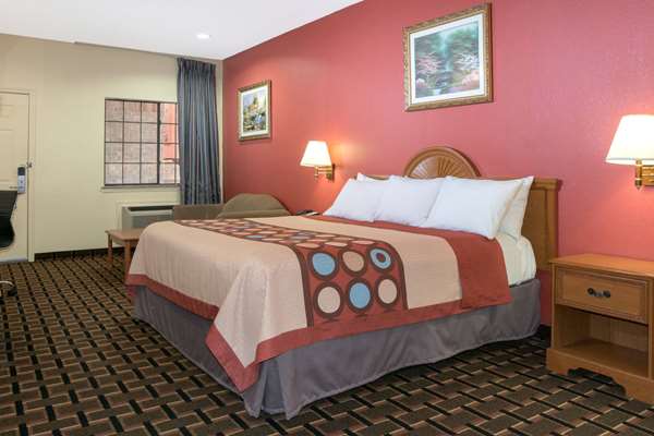 Suite - Super 8 Motel Stafford