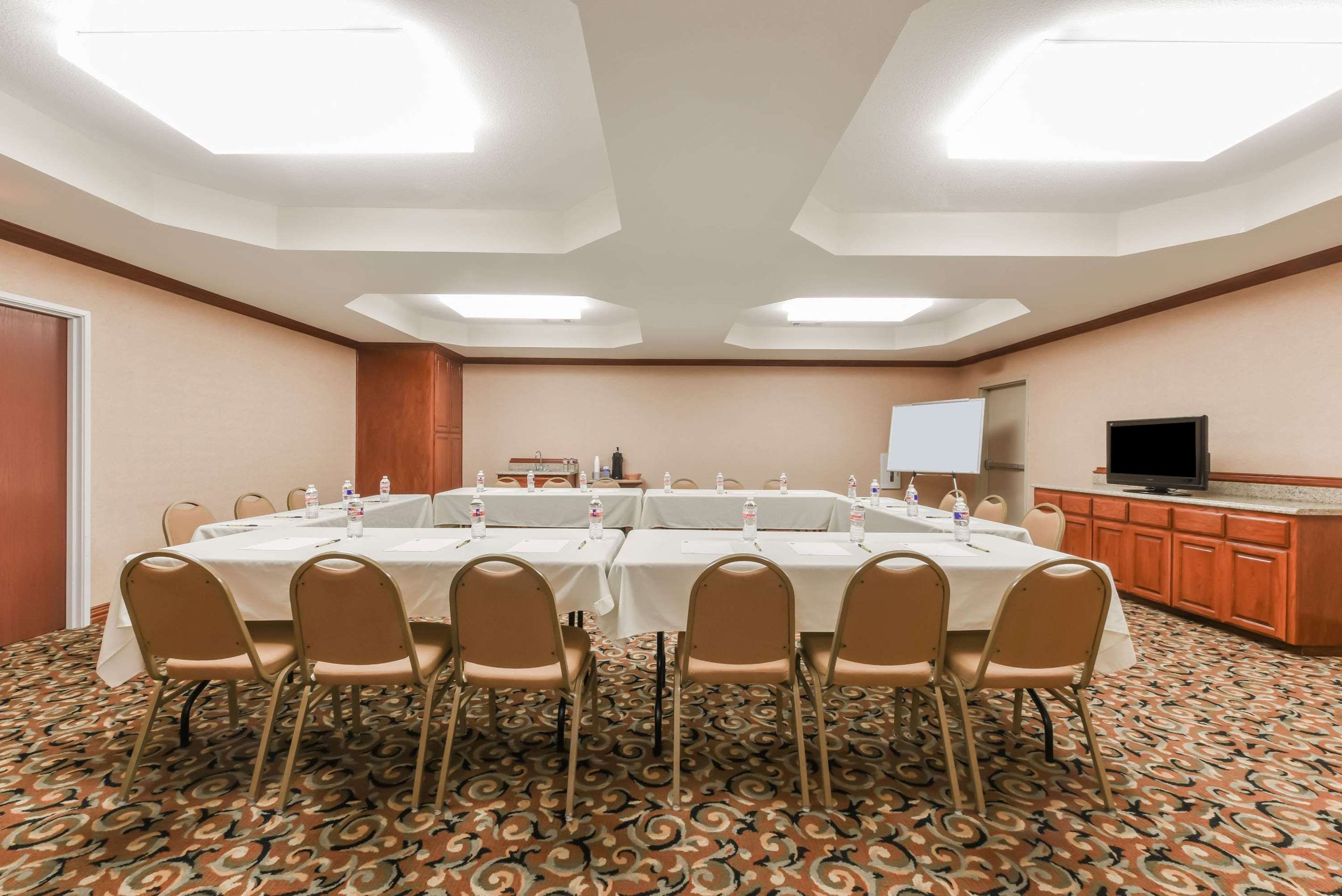 Meeting Room | Super 8 by Wyndham Alvarado